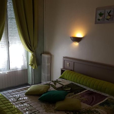 Hotel Ronsin Fresnay-sur-Sarthe Екстериор снимка