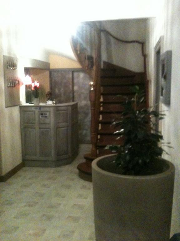 Hotel Ronsin Fresnay-sur-Sarthe Екстериор снимка