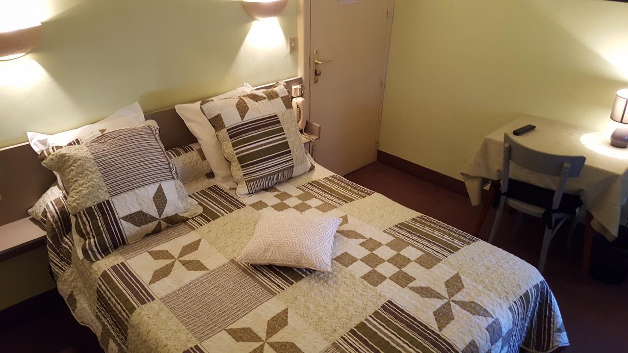 Hotel Ronsin Fresnay-sur-Sarthe Екстериор снимка