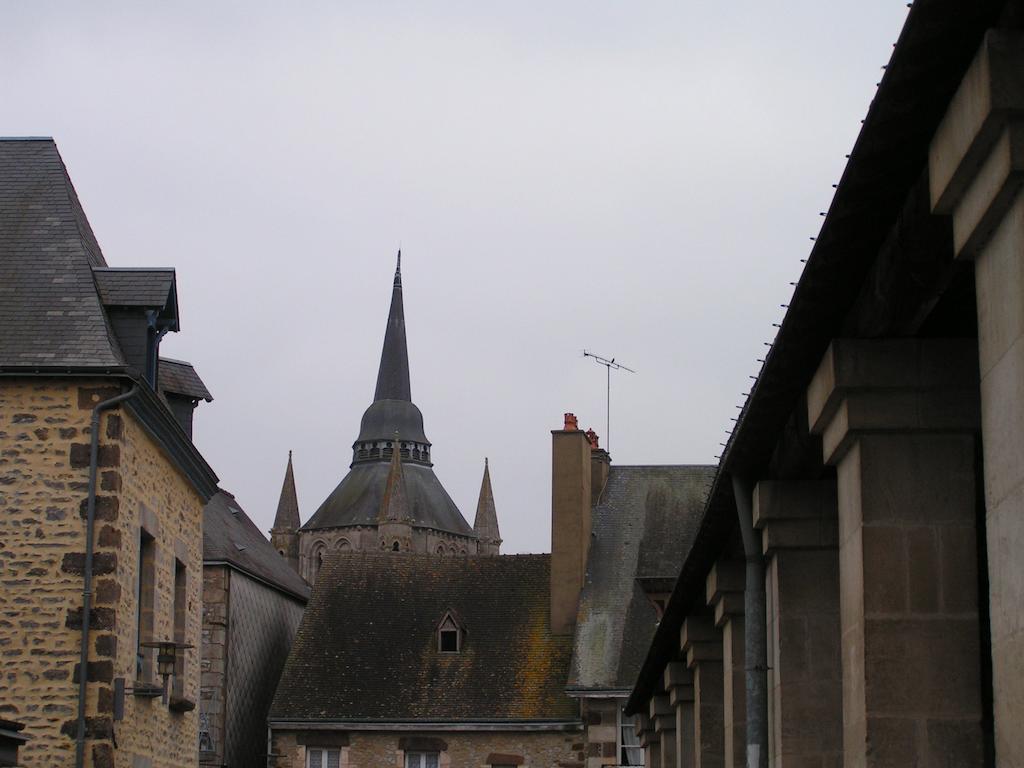 Hotel Ronsin Fresnay-sur-Sarthe Екстериор снимка