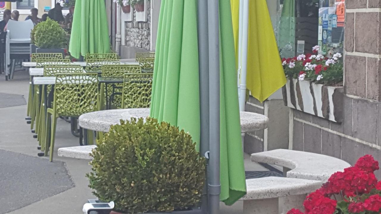 Hotel Ronsin Fresnay-sur-Sarthe Екстериор снимка